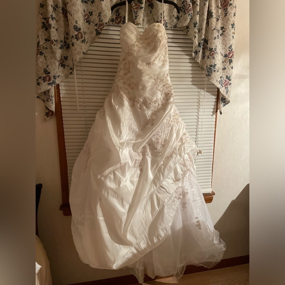 Worn once, of course beautiful wedding dress with beautiful details